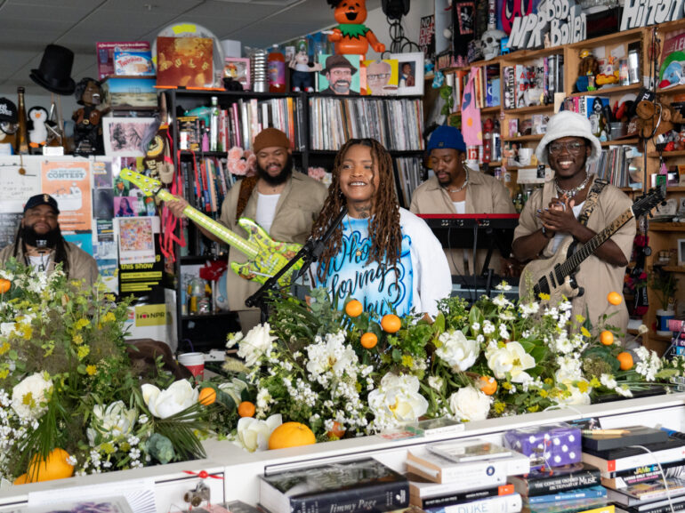 Ambré performs a Tiny Desk concert.