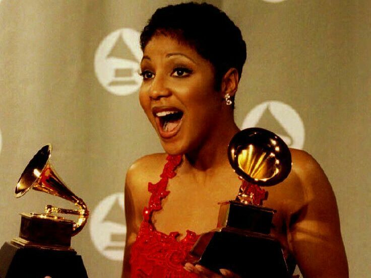 Toni Braxton holds the two Grammy Awards she won 01 March 1994 at the 36th Annual Grammy Awards held at Radio City Music Hall in New York. Braxton won for best R&B Vocal Performance by a female and also for being Best New Artist. (Photo by TIMOTHY A. CLARY / AFP) (Photo by TIMOTHY A. CLARY/AFP via Getty Images)