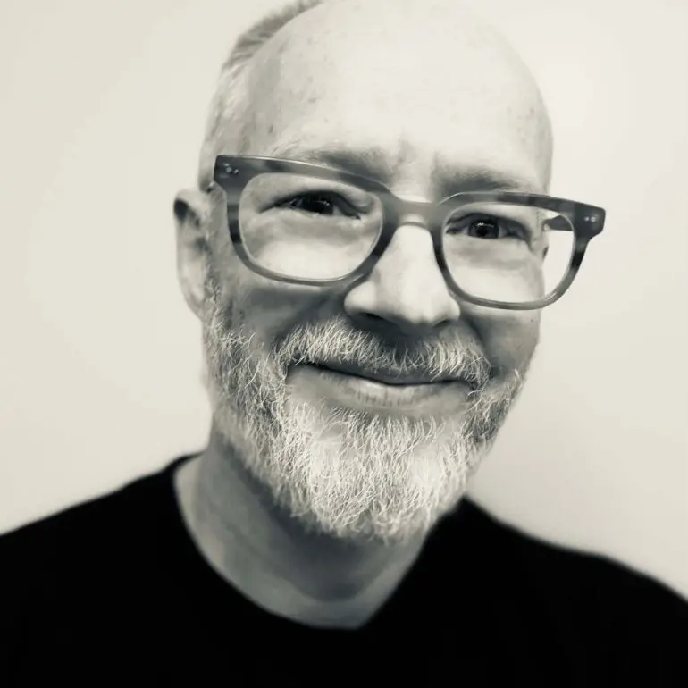 Robin Hilton Reveals What Tiny Desk Really Looks for in an Artist